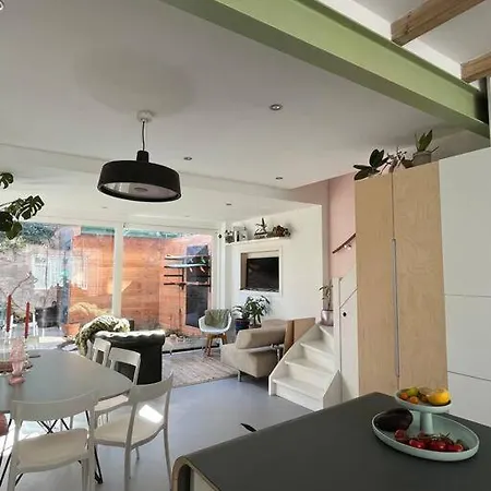 Beach House With Romantic Garden Villa *